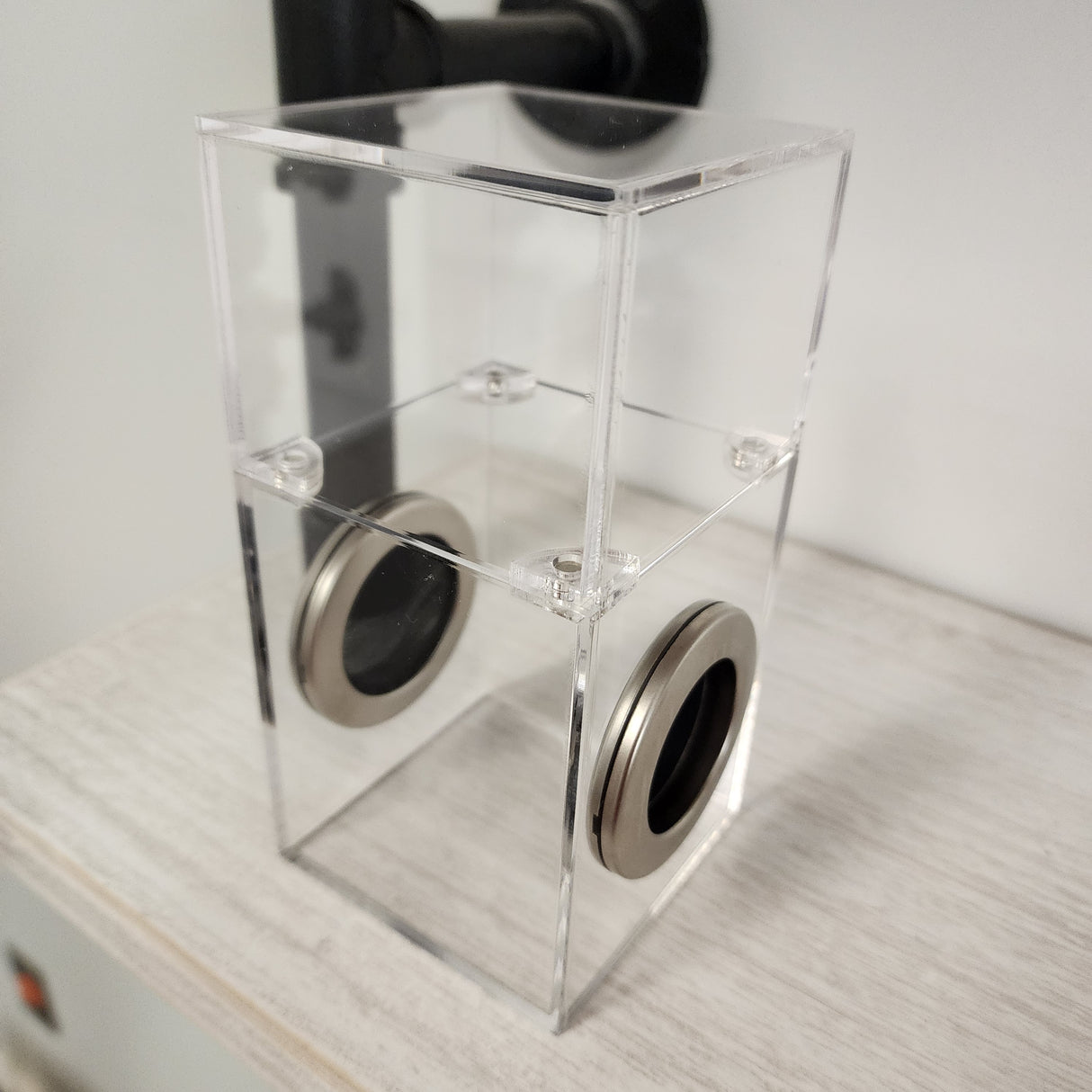 Medium Flat Top Magnetic 4x4x8 Jumping Spider Enclosure (holds fruit flies)