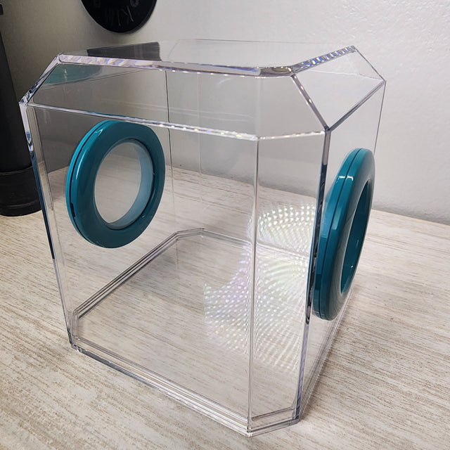 Den Flat Top 4x4x4 Jumping Spider Enclosure (holds fruit flies)