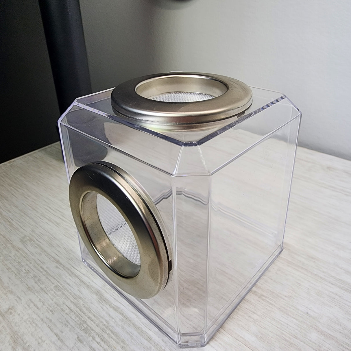 Mini Den Dual Vent 3x3x3 Jumping Spider Enclosure (holds fruit flies)