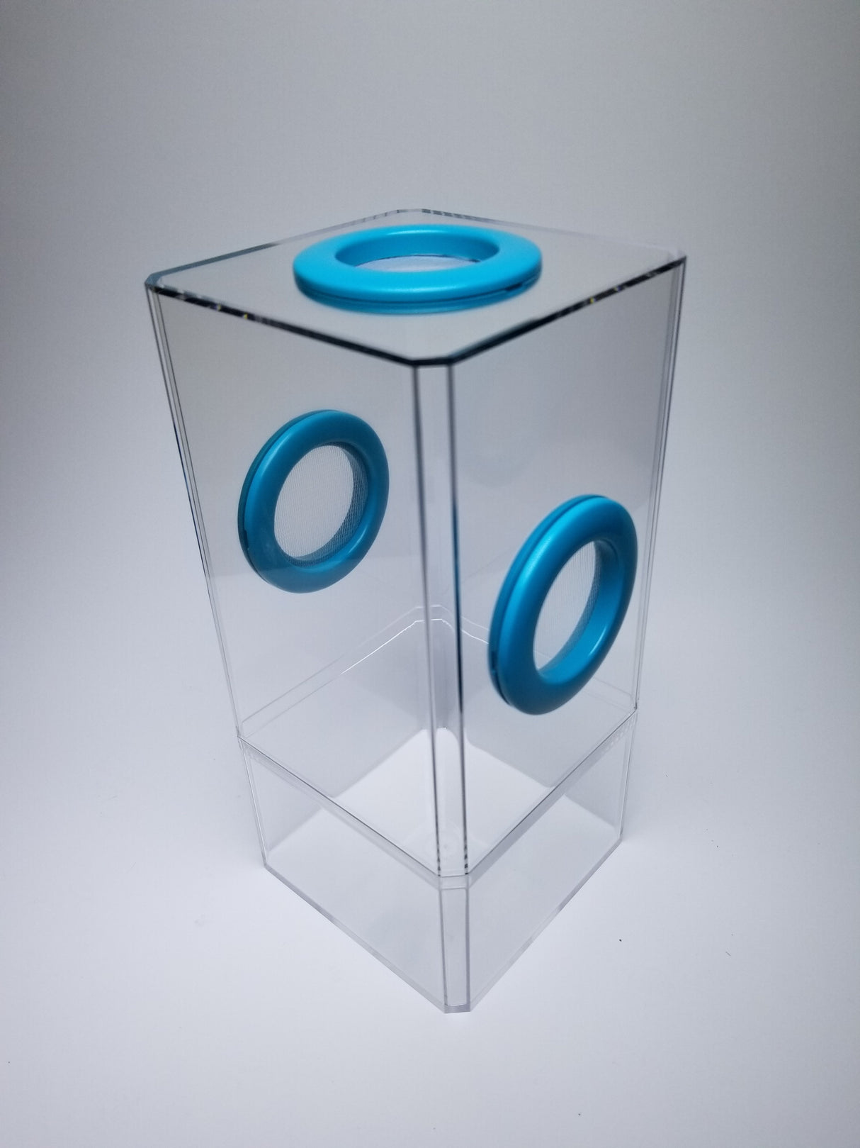 B-STOCK Flip Top Tri-Vent Spider Condo Jumping Spider Enclosure (holds Fruitflies)