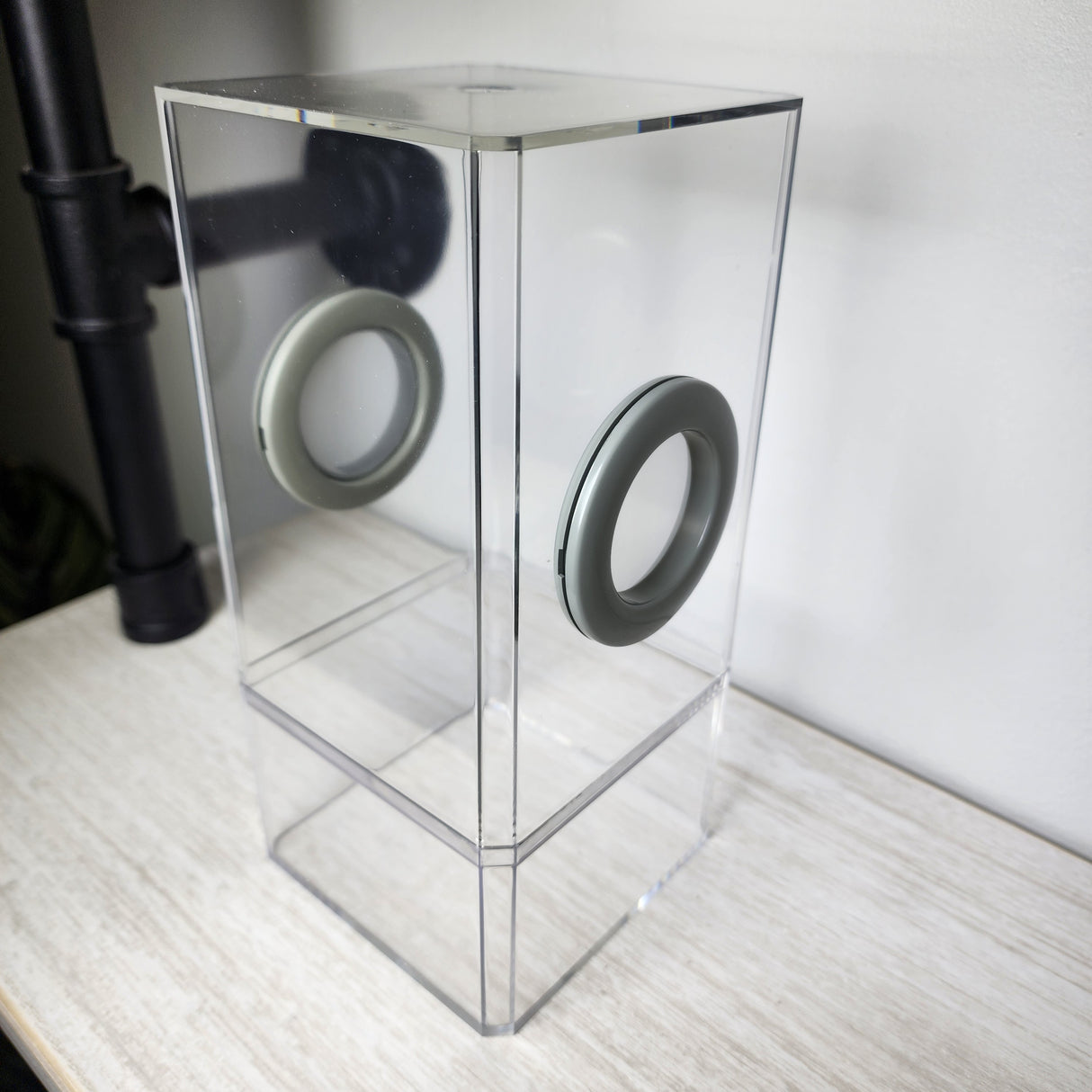 B-STOCK Flat-Top Dual Vent Spider Condo Jumping Spider Enclosure (holds fruit flies)