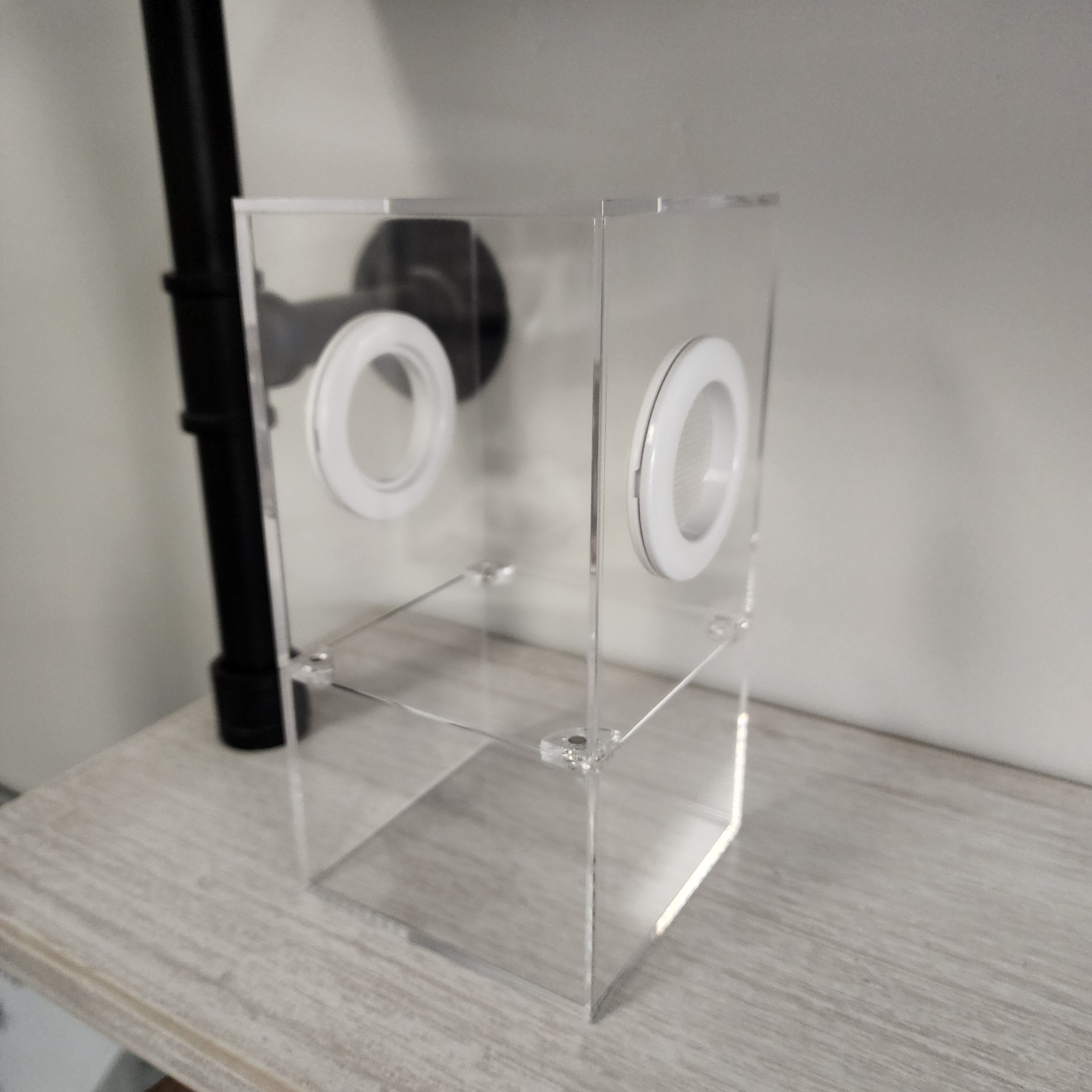 カニピンク Medium 4x4x8 Magnetic Dual Vent Jumping Spider Enclosure | BigFATPhids